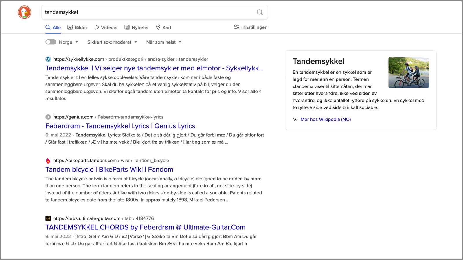Bildet viser søketreff i Duckduckgo.