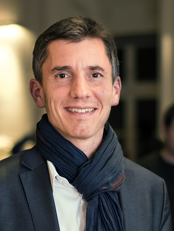 Foto: Antoine Lamielle / Wikipedia. Bildet viser parlamenstmedlem Bruno Studer fra Frankrike.