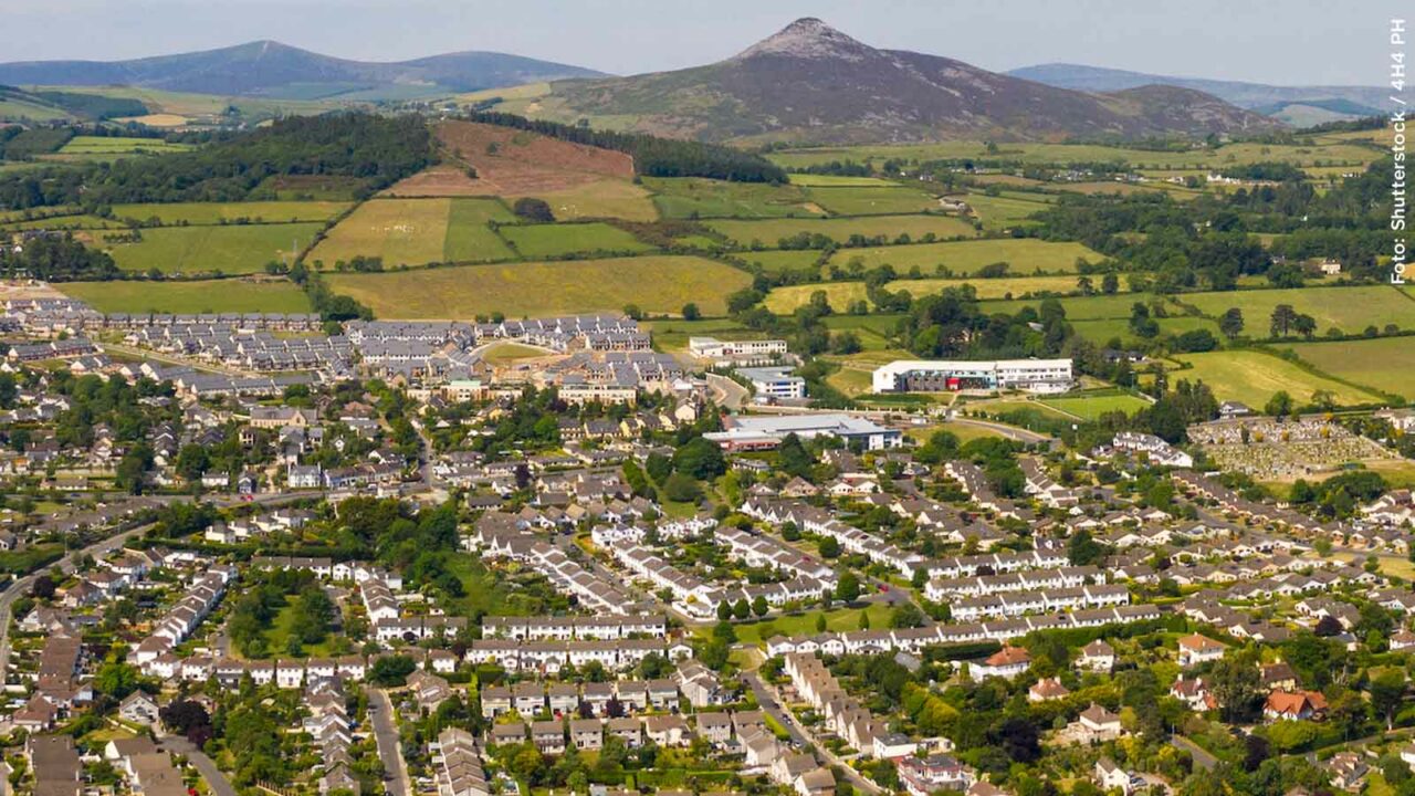 Foto: Shutterstock. Bildet viser et område av byen Greystones, tatt fra fly.